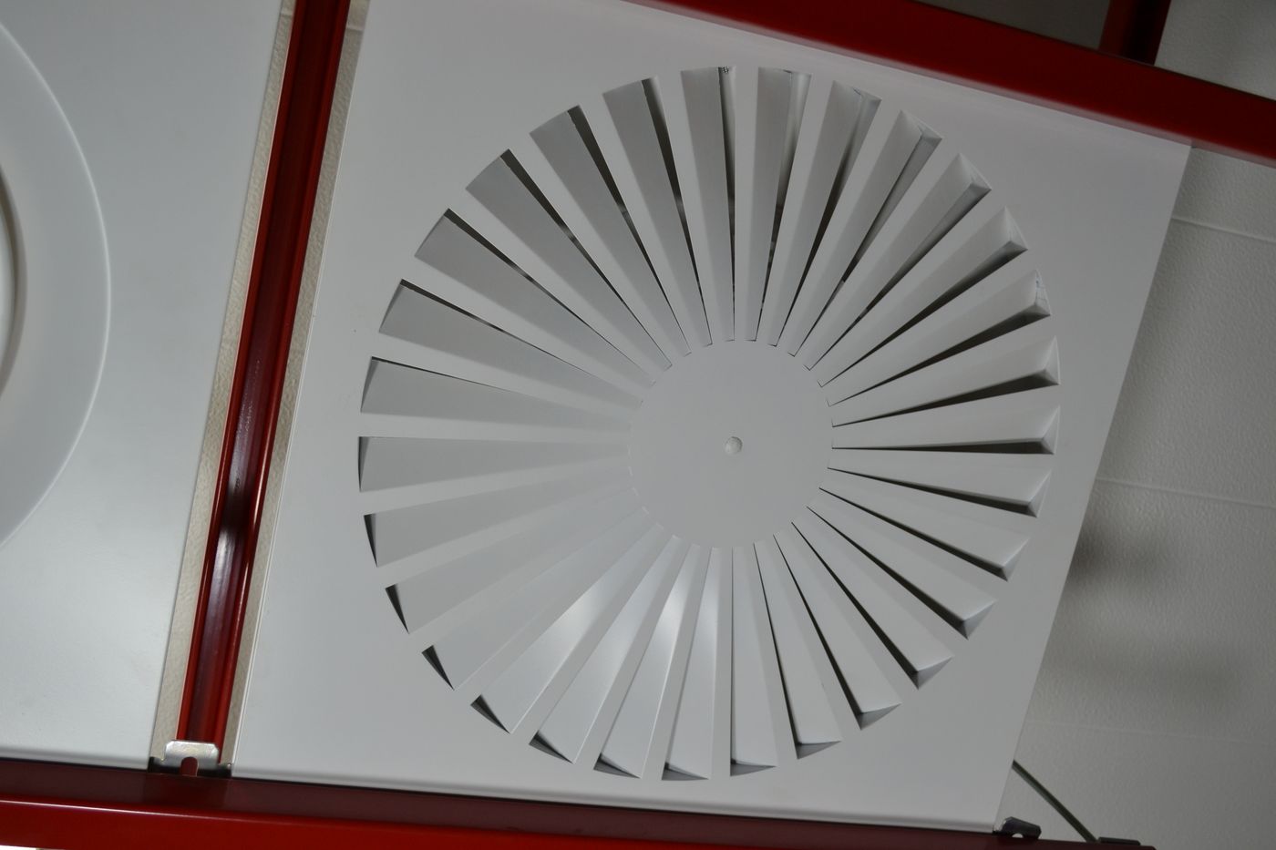 Swirl air diffuser