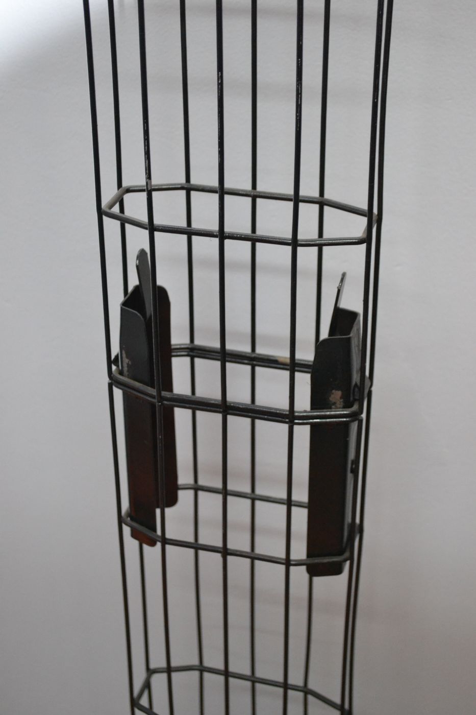 Wire cage detail